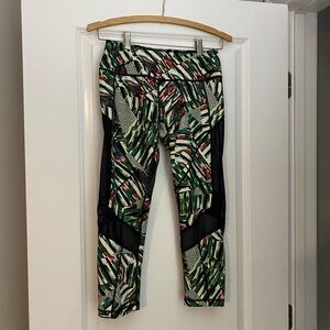 Zella Cropped Tropical Print Mesh Leggings Size Small💕
